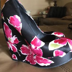 COPY - Size 7 wedge heels